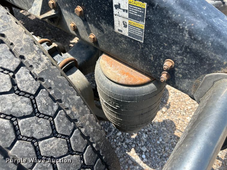 image for item NE9008 2005 Peterbilt 379  semi truck