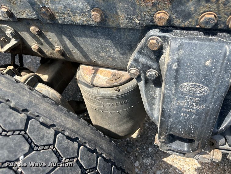 image for item NE9008 2005 Peterbilt 379  semi truck