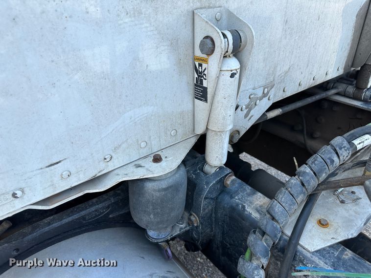 image for item NE9008 2005 Peterbilt 379  semi truck