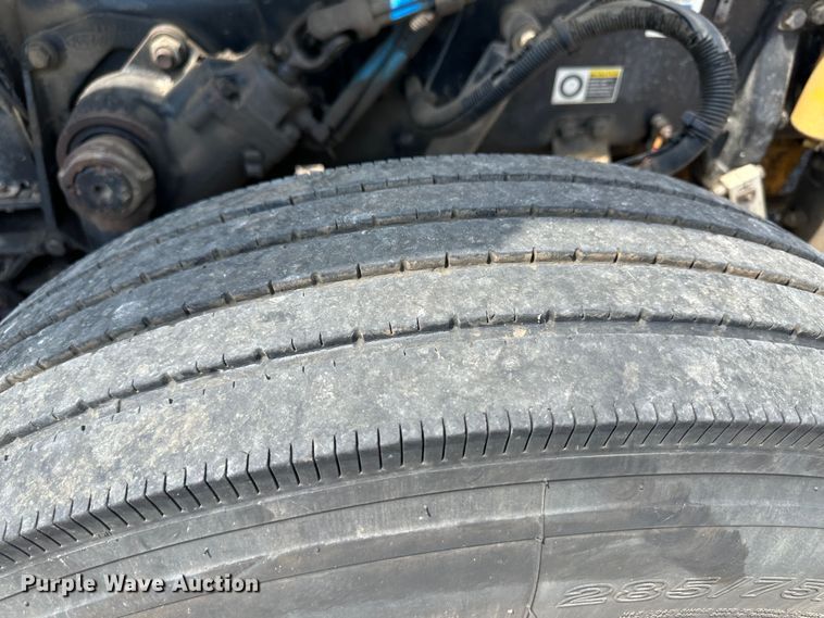 image for item NE9008 2005 Peterbilt 379  semi truck