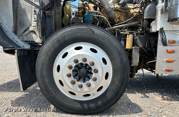 image for item NE9008 2005 Peterbilt 379  semi truck