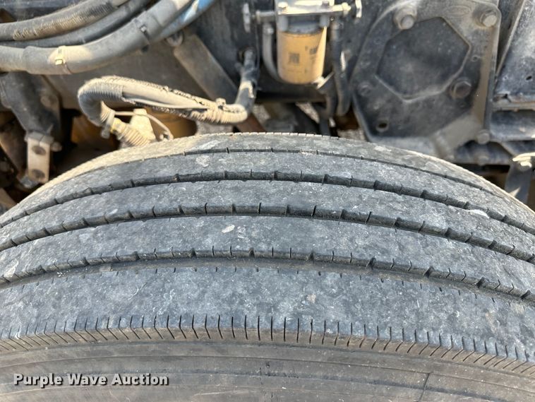 image for item NE9008 2005 Peterbilt 379  semi truck