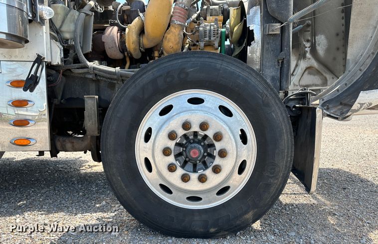 image for item NE9008 2005 Peterbilt 379  semi truck