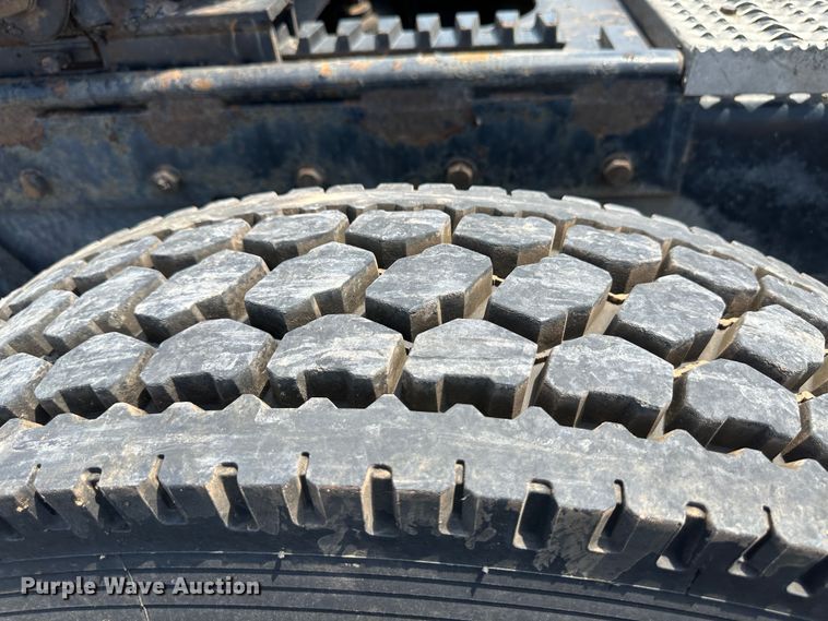 image for item NE9008 2005 Peterbilt 379  semi truck