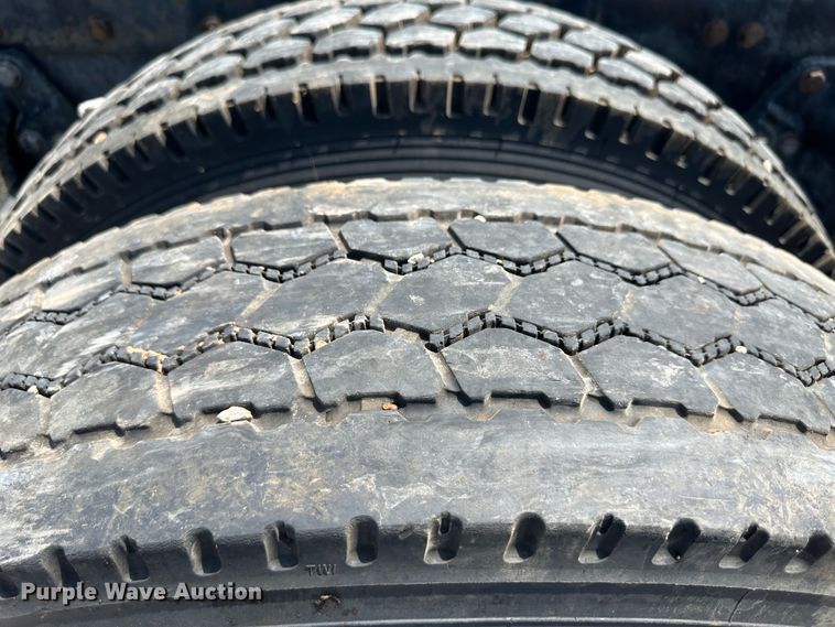 image for item NE9008 2005 Peterbilt 379  semi truck