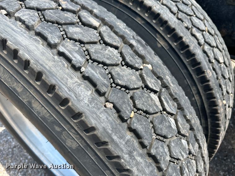 image for item NE9008 2005 Peterbilt 379  semi truck