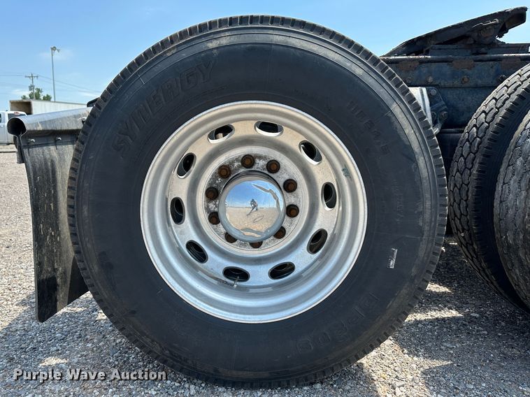 image for item NE9008 2005 Peterbilt 379  semi truck