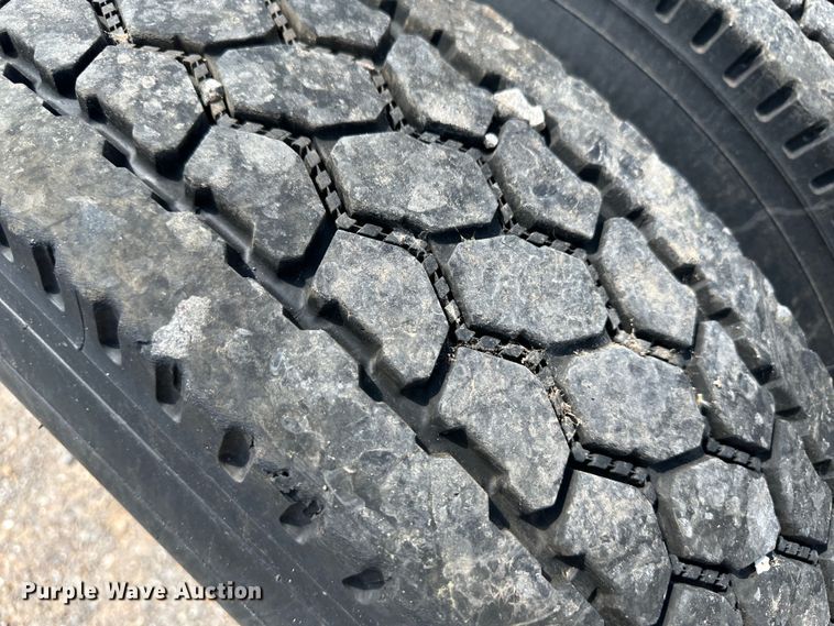 image for item NE9008 2005 Peterbilt 379  semi truck