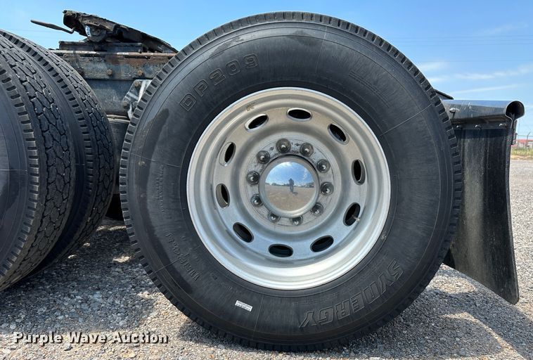 image for item NE9008 2005 Peterbilt 379  semi truck