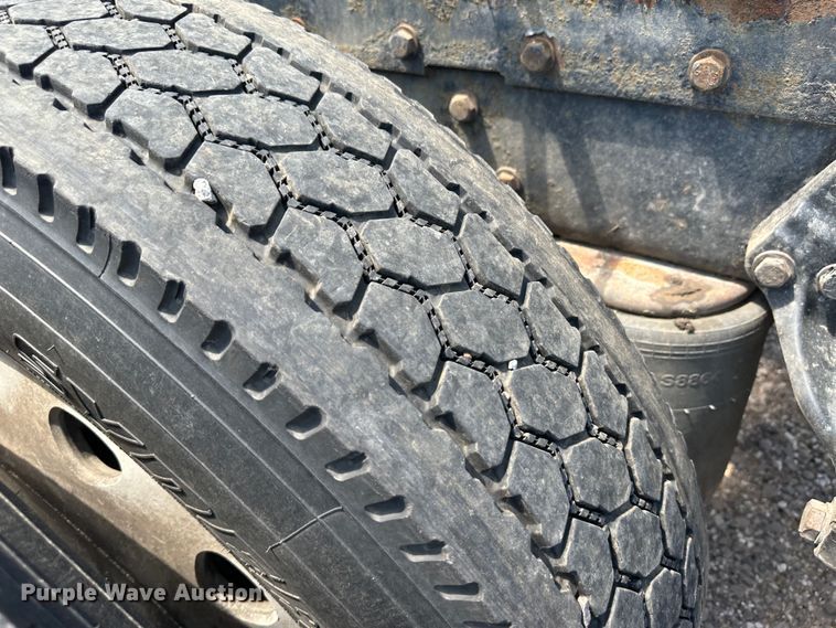 image for item NE9008 2005 Peterbilt 379  semi truck