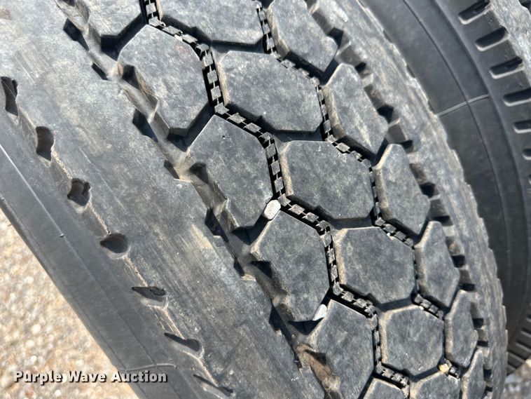 image for item NE9008 2005 Peterbilt 379  semi truck