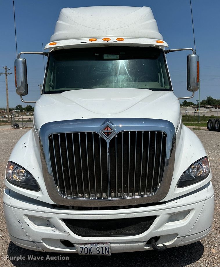 image for item NE9011 2016 International ProStar  semi truck