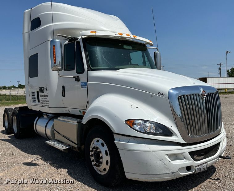 image for item NE9011 2016 International ProStar  semi truck