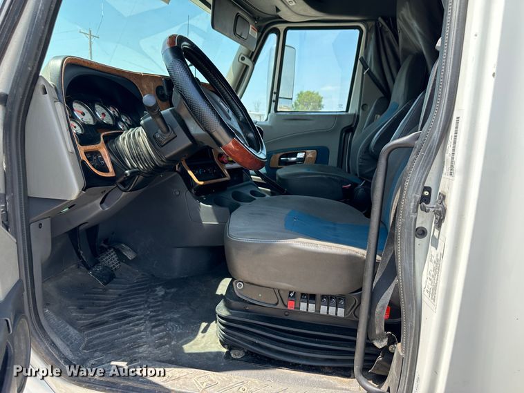 image for item NE9011 2016 International ProStar  semi truck