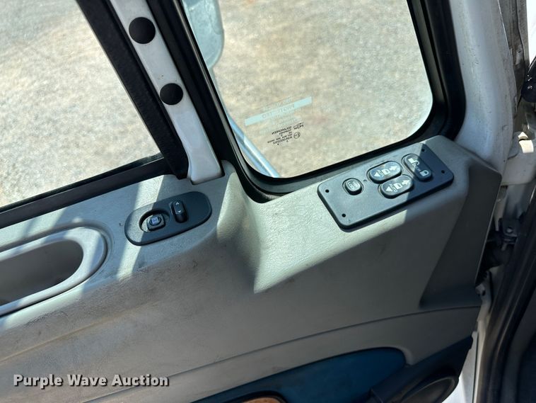 image for item NE9011 2016 International ProStar  semi truck