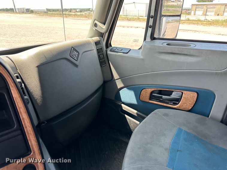 image for item NE9011 2016 International ProStar  semi truck