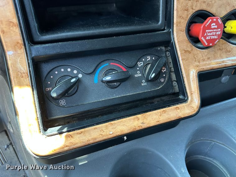 image for item NE9011 2016 International ProStar  semi truck