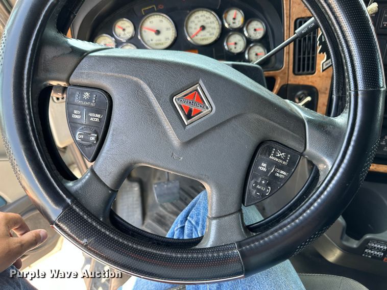 image for item NE9011 2016 International ProStar  semi truck