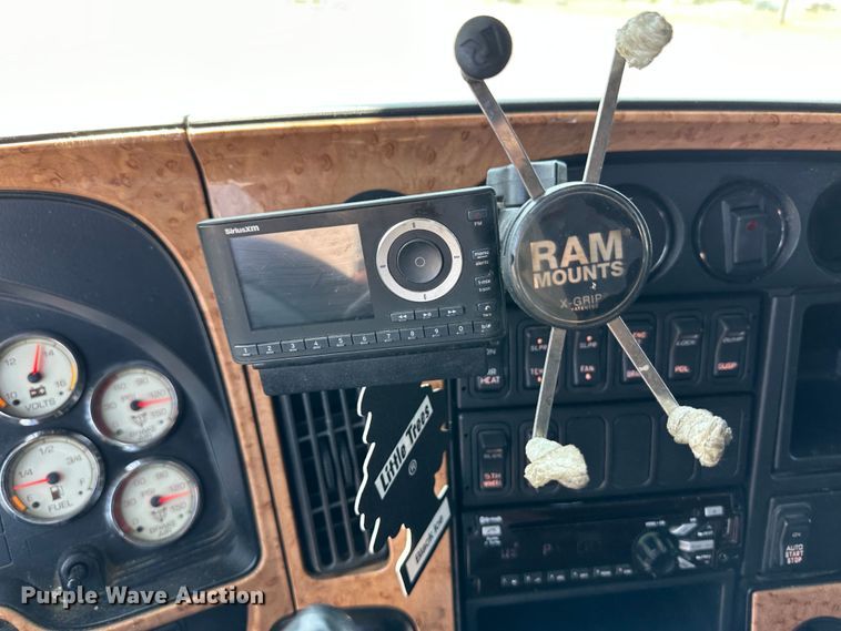 image for item NE9011 2016 International ProStar  semi truck