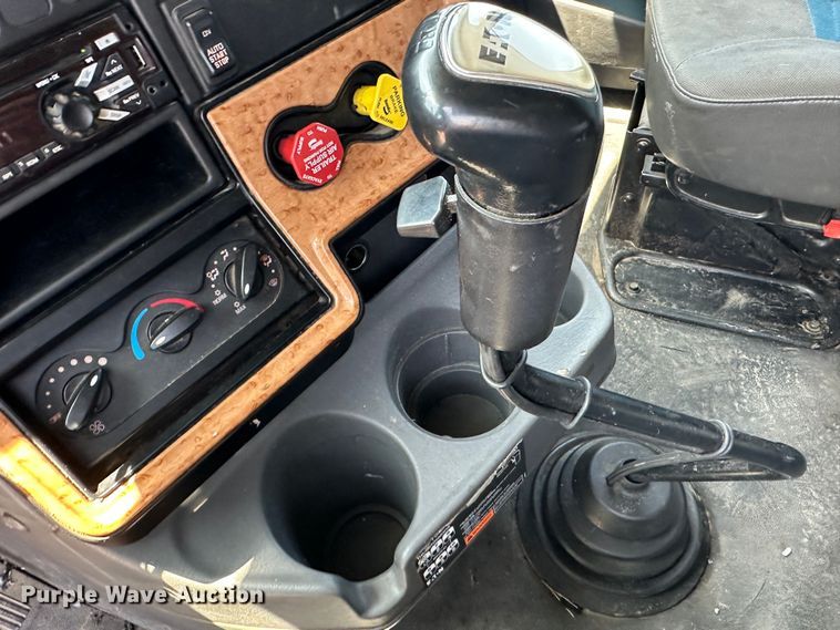 image for item NE9011 2016 International ProStar  semi truck