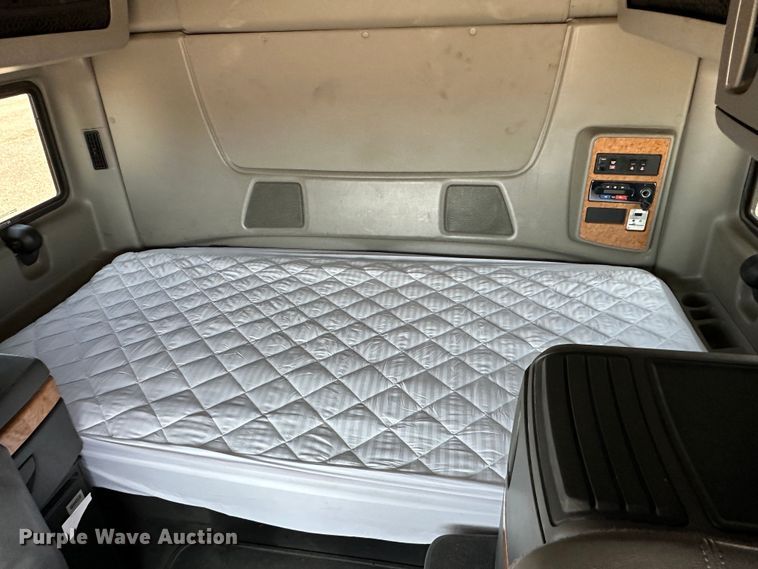 image for item NE9011 2016 International ProStar  semi truck