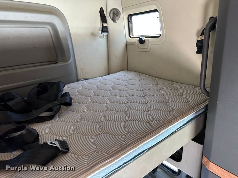 image for item NE9011 2016 International ProStar  semi truck