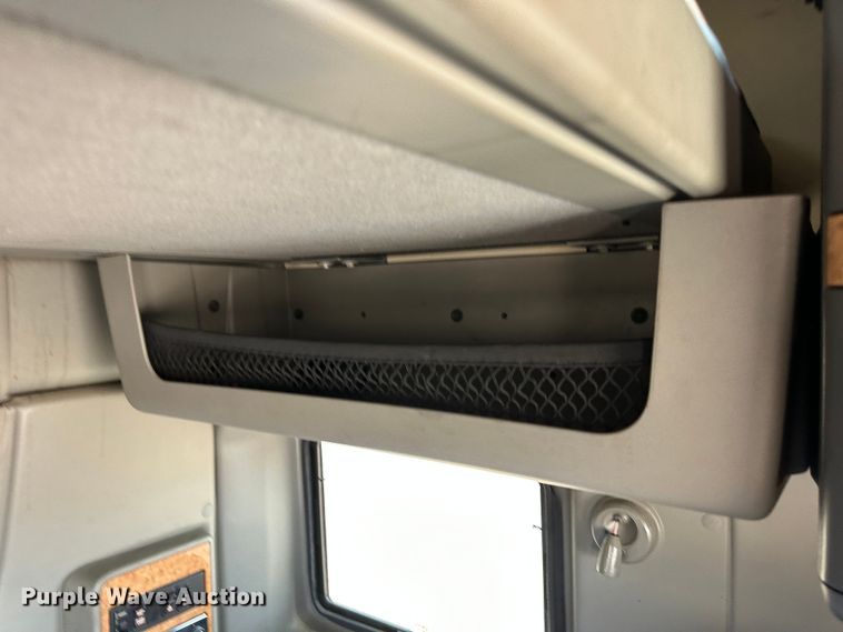 image for item NE9011 2016 International ProStar  semi truck