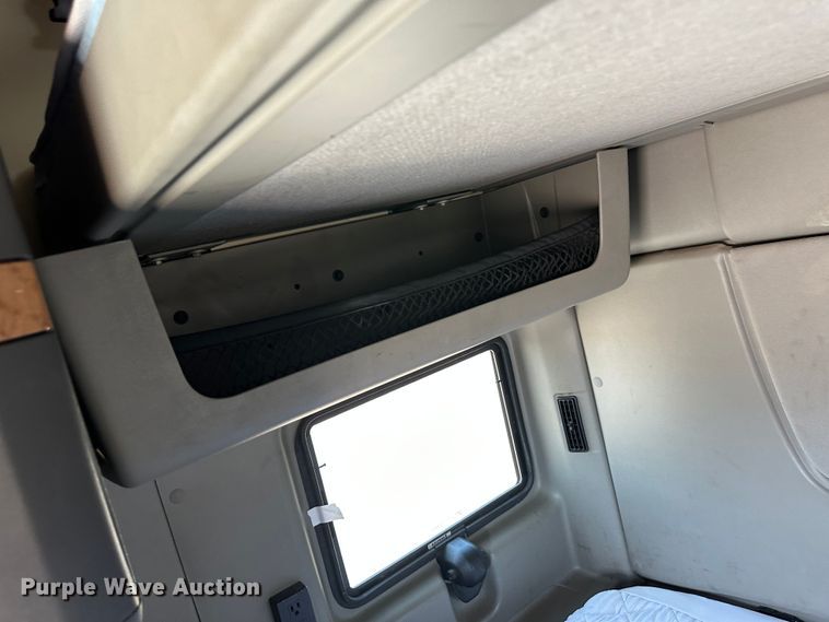 image for item NE9011 2016 International ProStar  semi truck