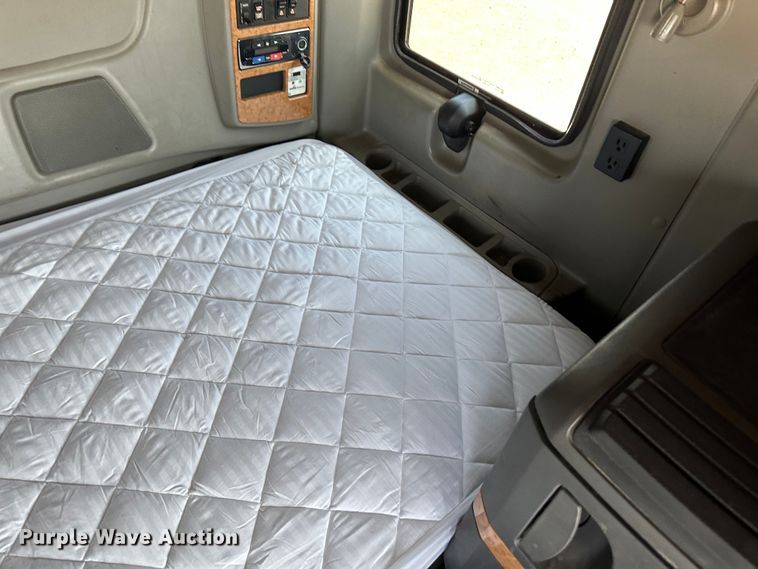 image for item NE9011 2016 International ProStar  semi truck