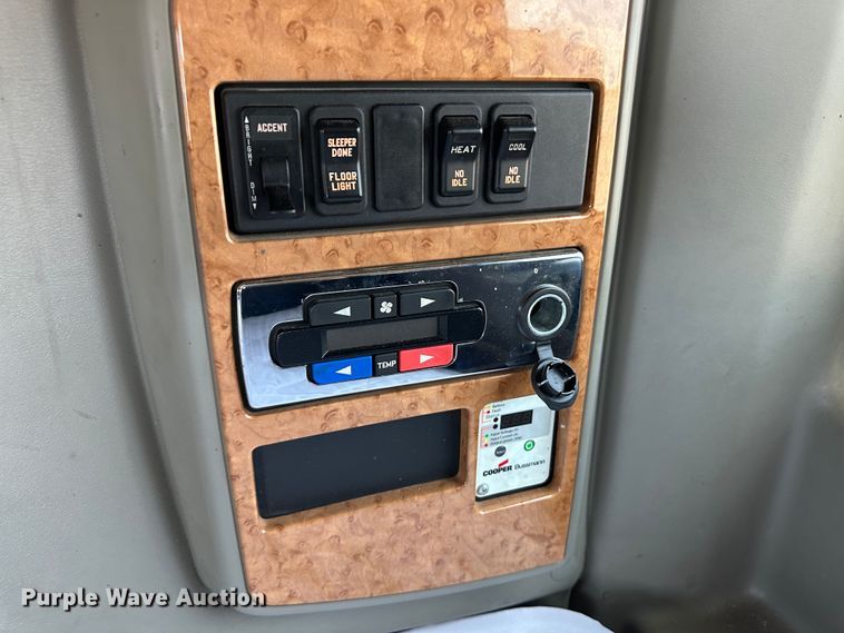 image for item NE9011 2016 International ProStar  semi truck