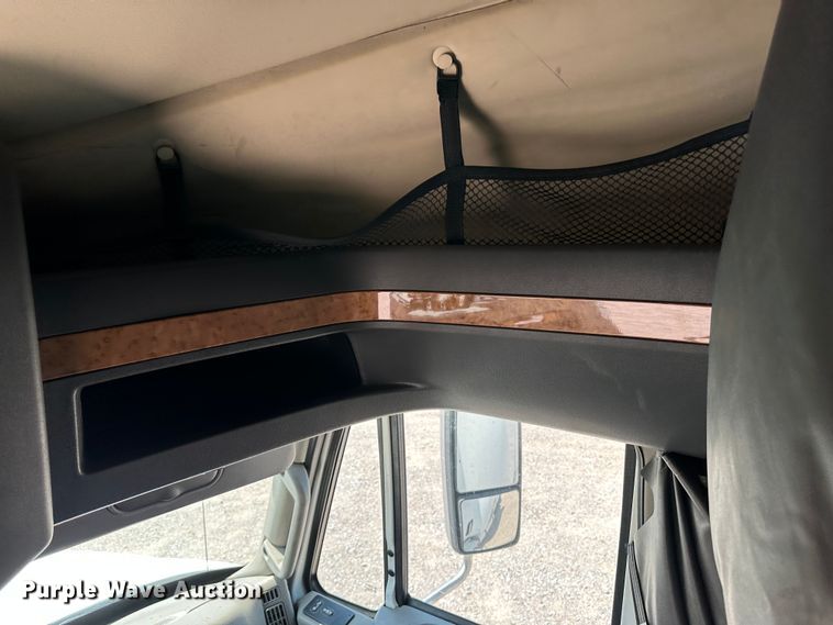 image for item NE9011 2016 International ProStar  semi truck