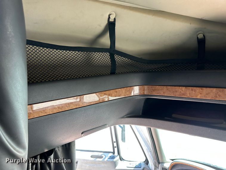 image for item NE9011 2016 International ProStar  semi truck