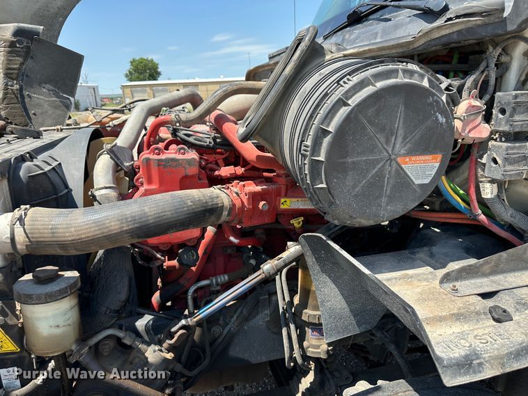 image for item NE9011 2016 International ProStar  semi truck