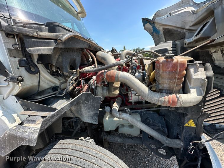 image for item NE9011 2016 International ProStar  semi truck