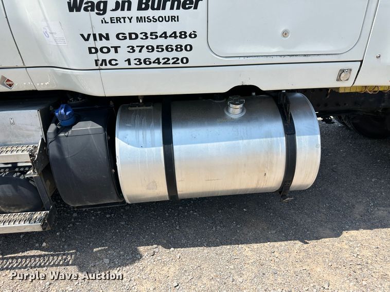 image for item NE9011 2016 International ProStar  semi truck