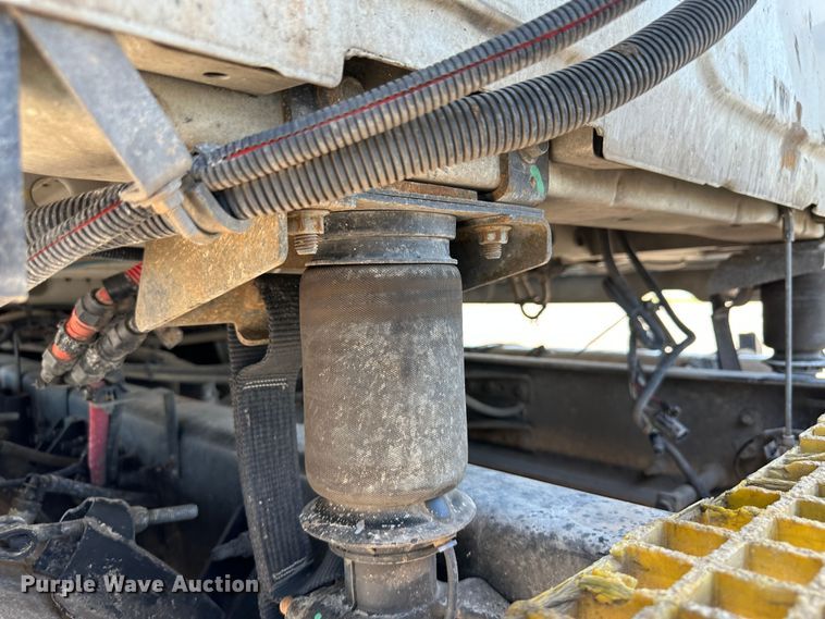 image for item NE9011 2016 International ProStar  semi truck