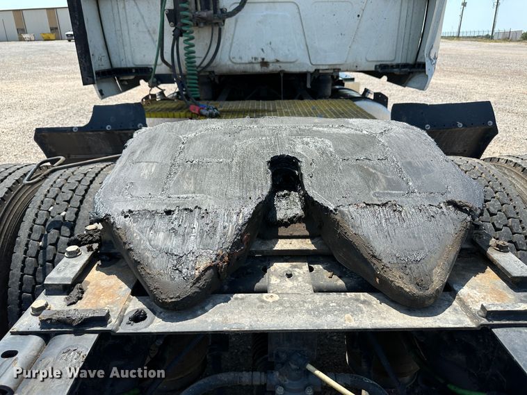 image for item NE9011 2016 International ProStar  semi truck