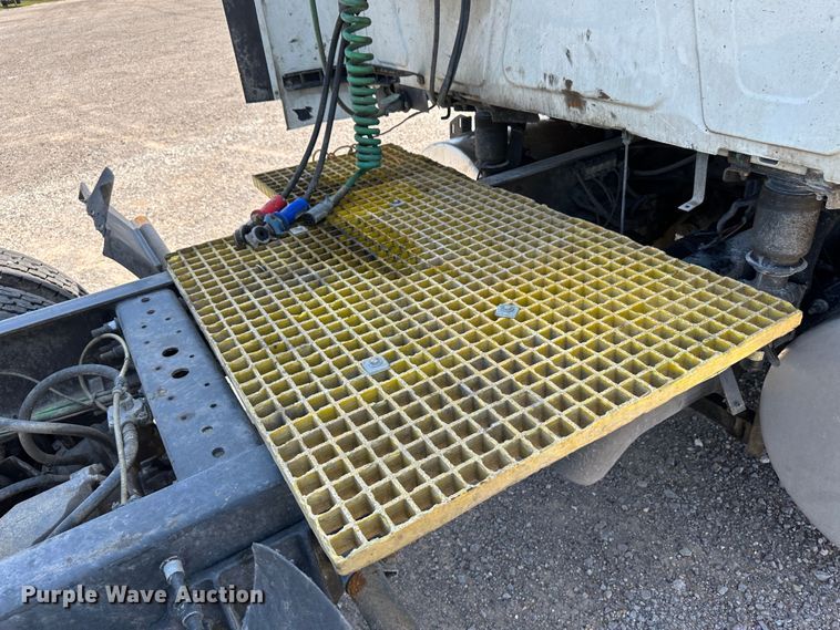 image for item NE9011 2016 International ProStar  semi truck