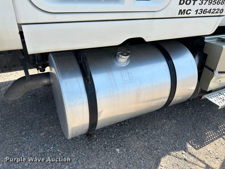 image for item NE9011 2016 International ProStar  semi truck