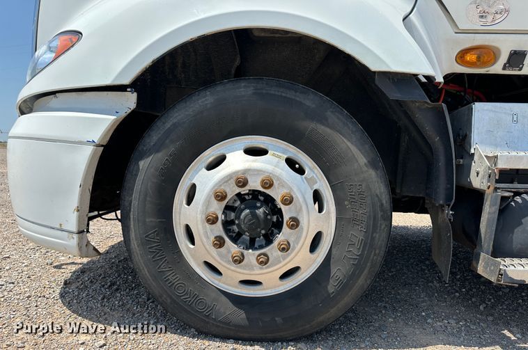 image for item NE9011 2016 International ProStar  semi truck