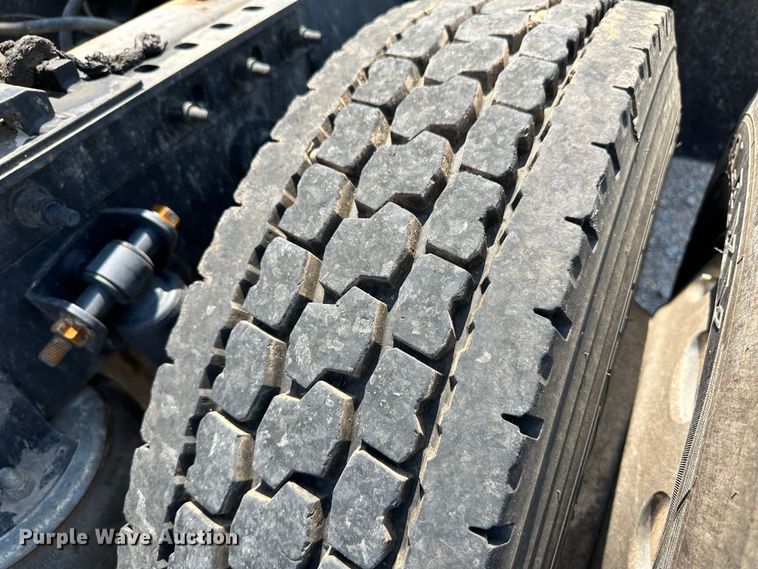 image for item NE9011 2016 International ProStar  semi truck