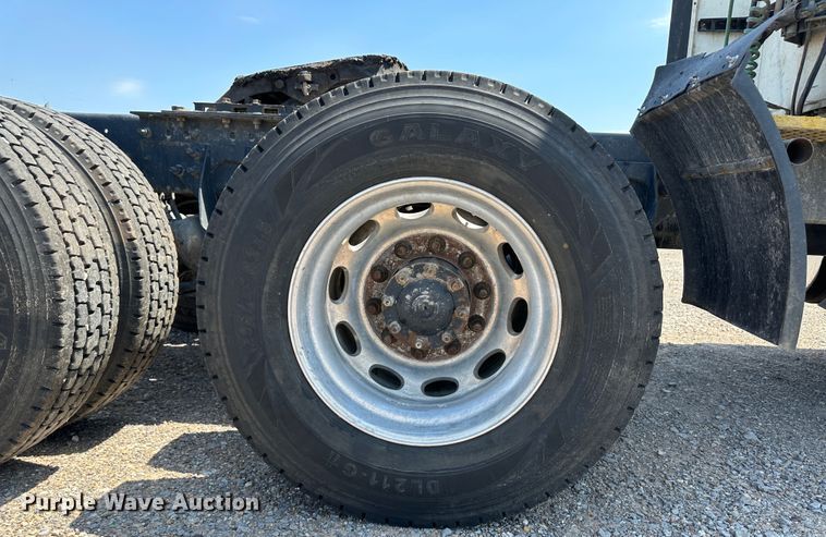 image for item NE9011 2016 International ProStar  semi truck