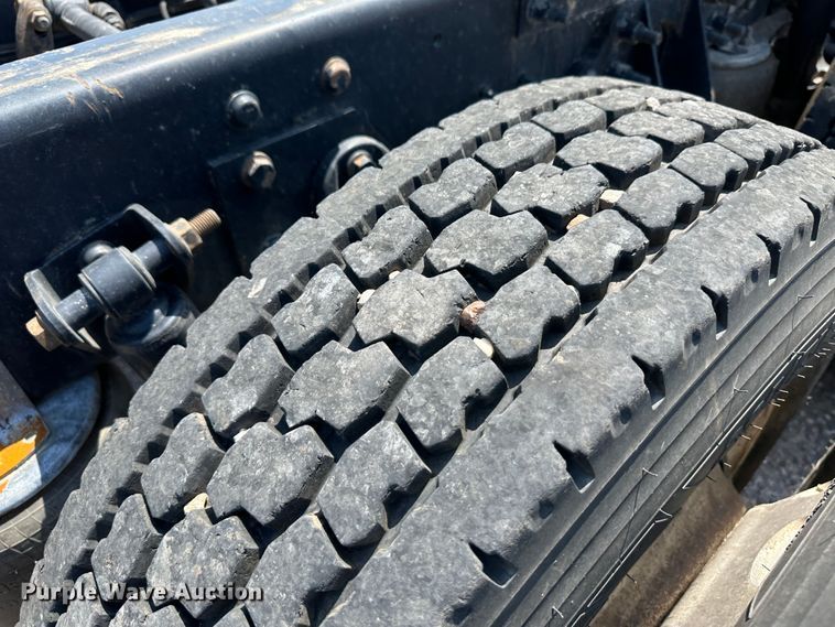 image for item NE9011 2016 International ProStar  semi truck