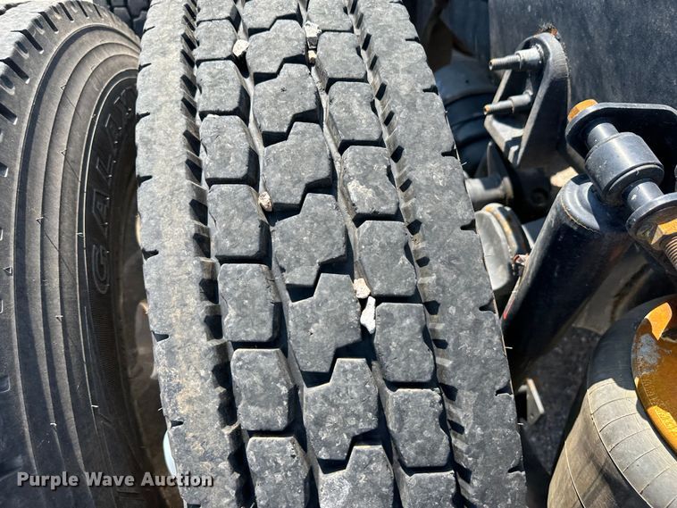 image for item NE9011 2016 International ProStar  semi truck