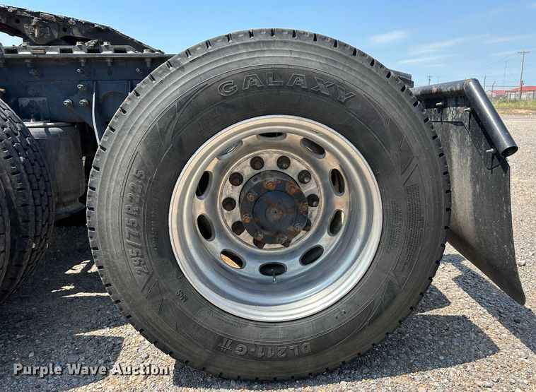 image for item NE9011 2016 International ProStar  semi truck