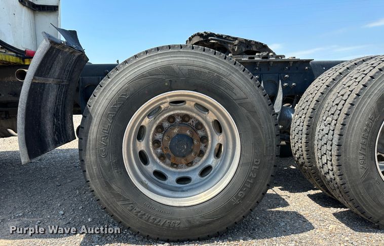 image for item NE9011 2016 International ProStar  semi truck