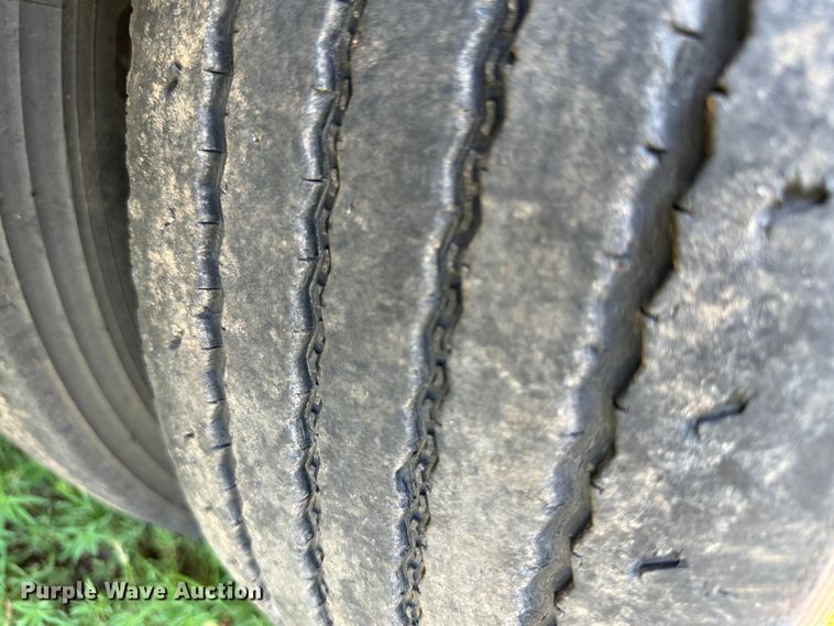 image for item NE9014 2013 Manac 13248B008  drop deck trailer