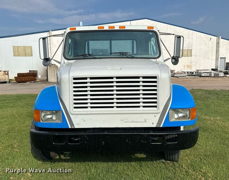 image for item NE9019 1996 International 4700  flatbed truck