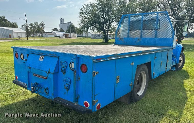 image for item NE9019 1996 International 4700  flatbed truck