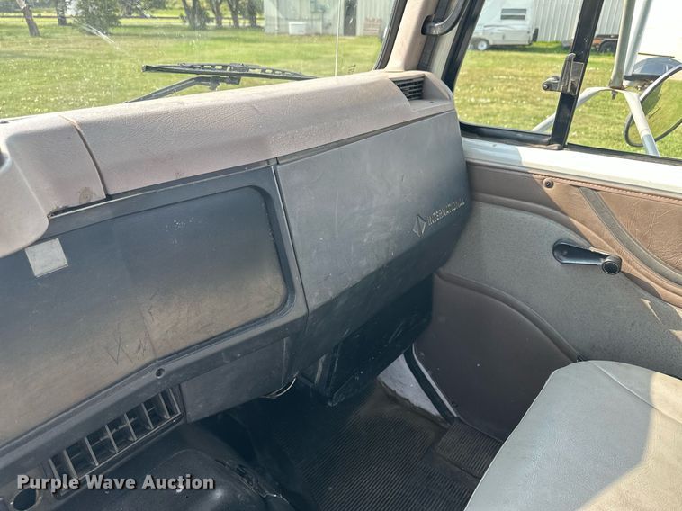 image for item NE9019 1996 International 4700  flatbed truck